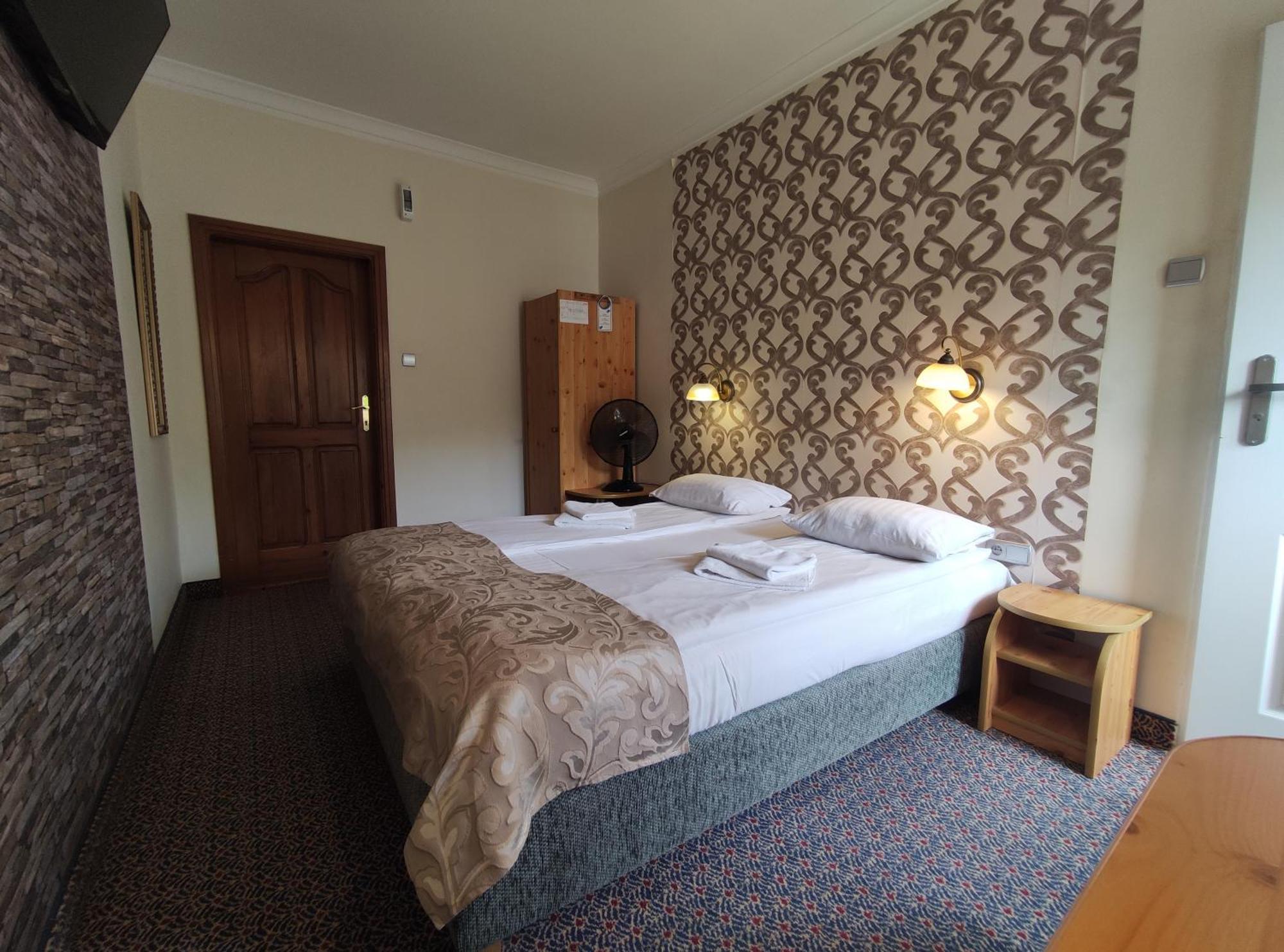 Hotel Atena Slupsk Bagian luar foto
