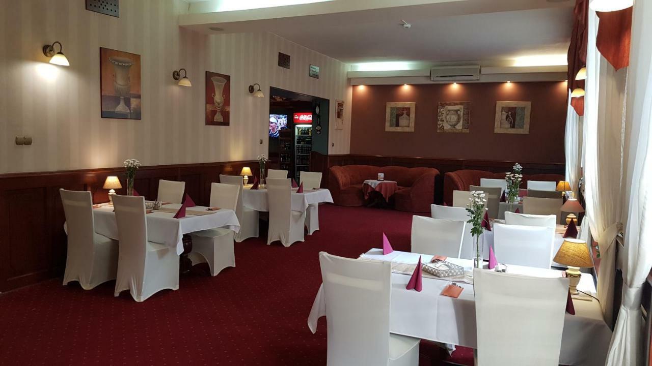 Hotel Atena Slupsk Bagian luar foto